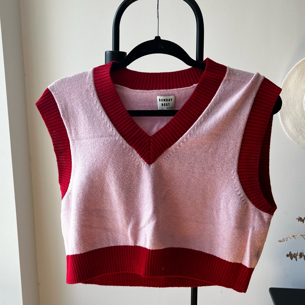 Aritzia cropped sweater vest
